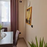 Bora Albania Me Vetsherbim 24 Prane Liqenit טיראנה