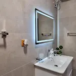 דירה Bora Albania Me Vetsherbim 24 Prane Liqenit