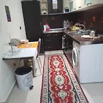 Bora Albania Me Vetsherbim 24 Prane Liqenit טיראנה