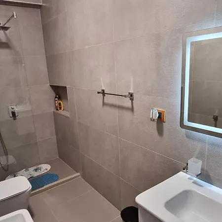 Διαμέρισμα Bora Albania Me Vetsherbim 24 Prane Liqenit