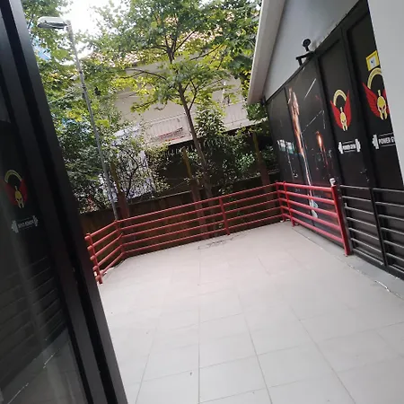 Appartamento Bora Albania Me Vetsherbim 24 Prane Liqenit Tirana
