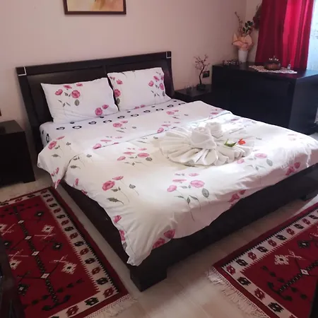 Bora Albania Me Vetsherbim 24 Prane Liqenit * Τίρανα