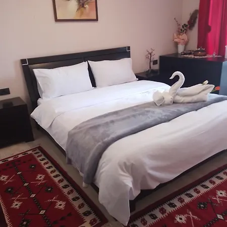 Bora Albania Me Vetsherbim 24 Prane Liqenit *