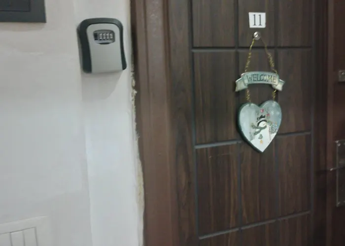 Bora Albania Me Vetsherbim 24 Prane Liqenit Apartment Tirana